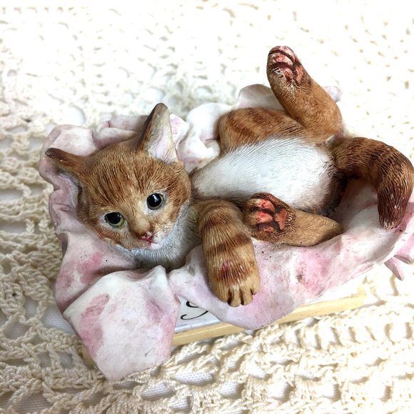 Cat Playfully Laying in A Scarpe Roma Shoe Box Figurine - Picture 1 of 9